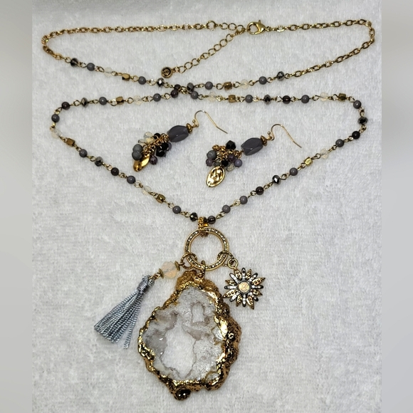 CATO Smokey Geode Necklace and Dangle Earrings Set / Pierced - Picture 3 of 6